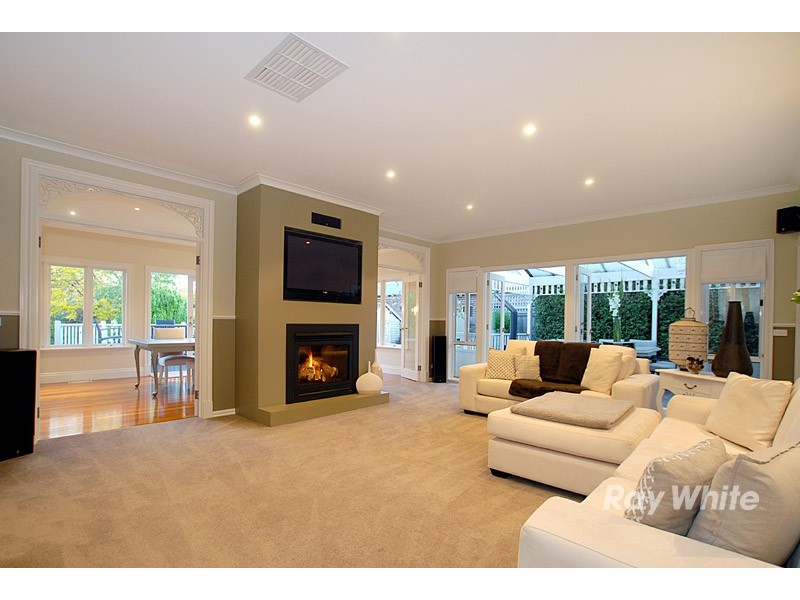 14 Grantham Crescent, Berwick VIC 3806