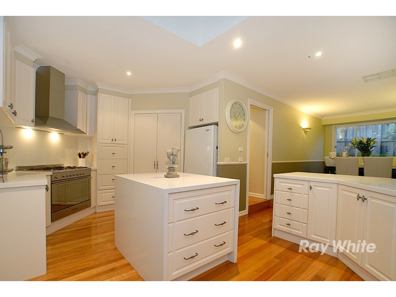 14 Grantham Crescent, Berwick VIC 3806