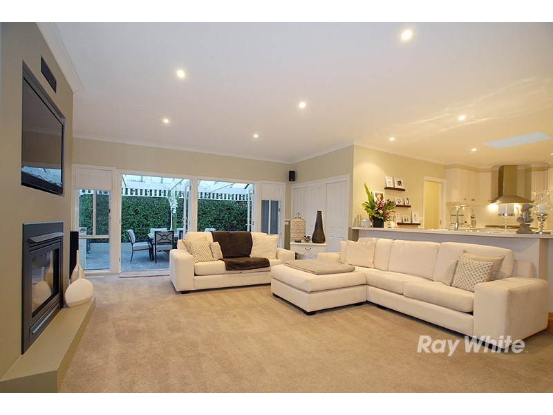 14 Grantham Crescent, Berwick VIC 3806