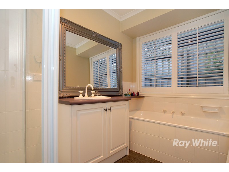 14 Grantham Crescent, Berwick VIC 3806