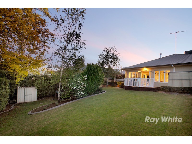 14 Grantham Crescent, Berwick VIC 3806