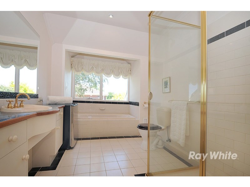 9  The Crescent, Narre Warren South VIC 3805