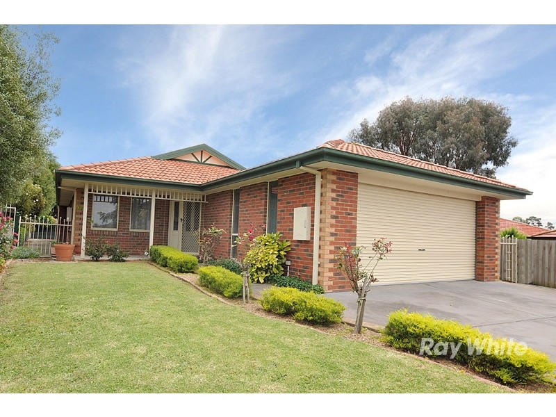 8 Sue Place, Berwick VIC 3806