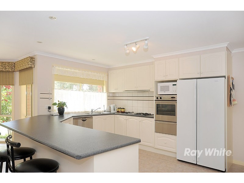8 Sue Place, Berwick VIC 3806