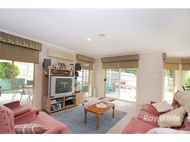 8 Sue Place, Berwick VIC 3806