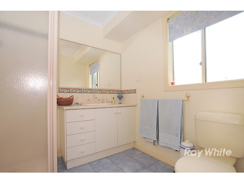 8 Sue Place, Berwick VIC 3806