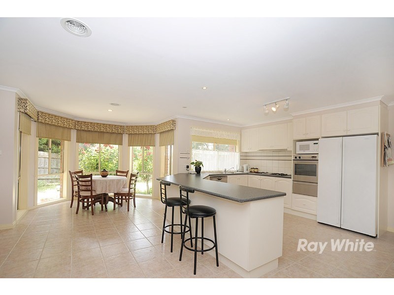 8 Sue Place, Berwick VIC 3806