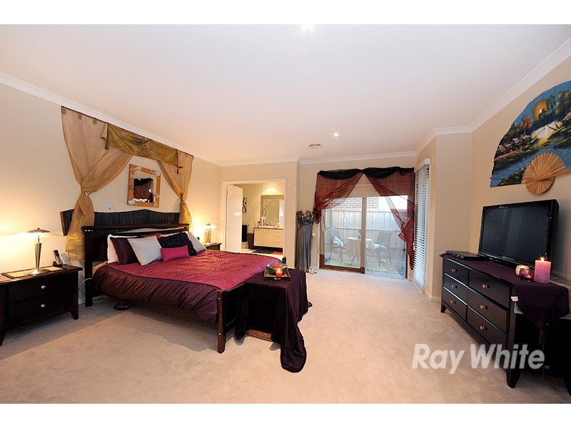 6 Limousin Court, Berwick VIC 3806