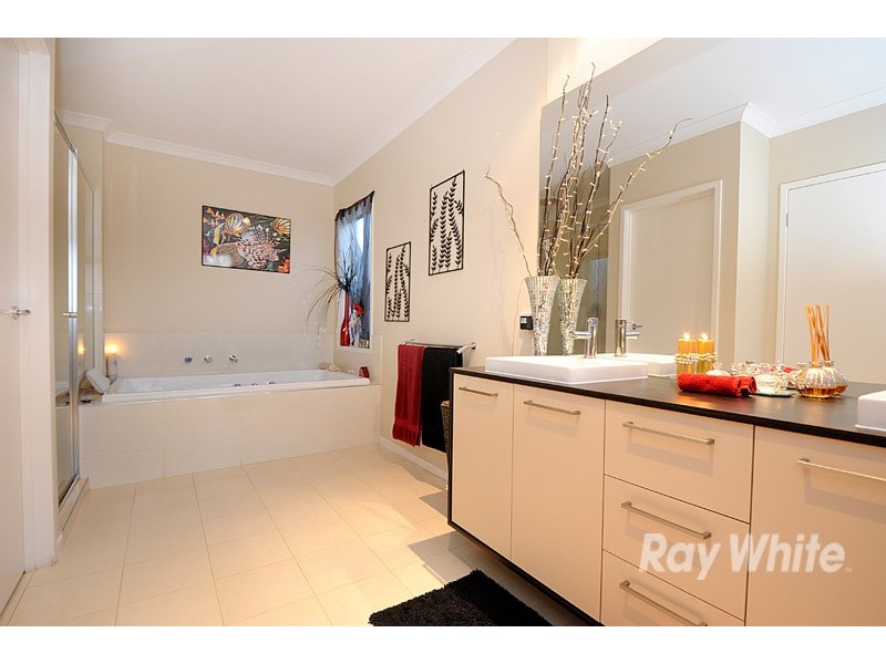 6 Limousin Court, Berwick VIC 3806