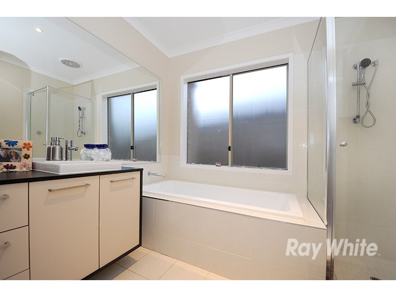 6 Limousin Court, Berwick VIC 3806