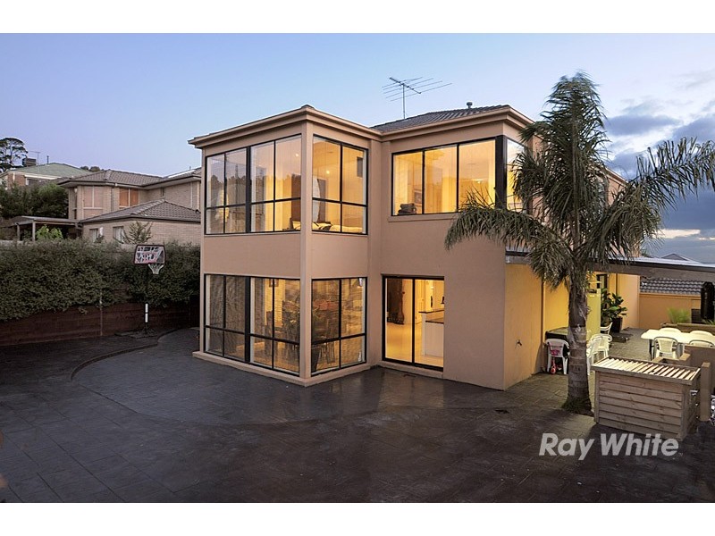 72 Montbrae Circuit, Narre Warren VIC 3805