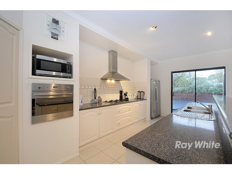 72 Montbrae Circuit, Narre Warren VIC 3805