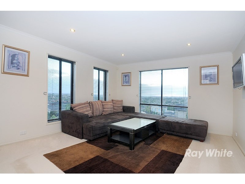72 Montbrae Circuit, Narre Warren VIC 3805