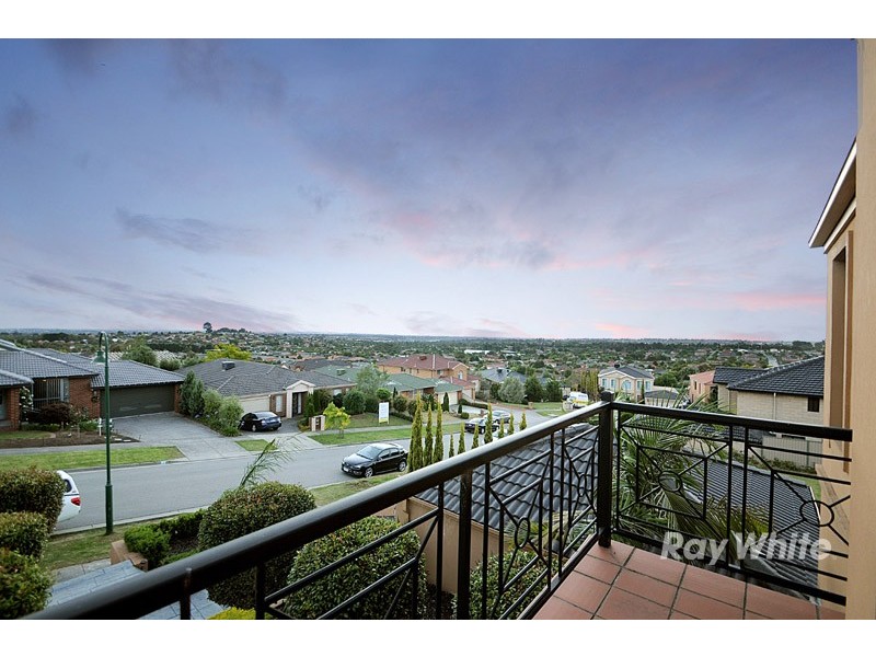 72 Montbrae Circuit, Narre Warren VIC 3805