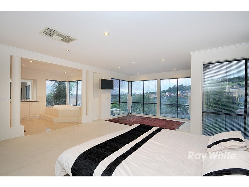 72 Montbrae Circuit, Narre Warren VIC 3805