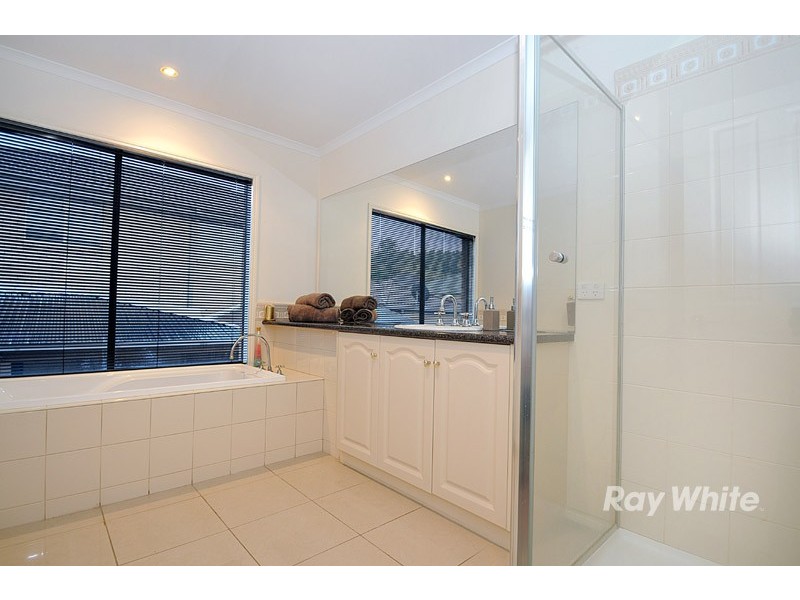 72 Montbrae Circuit, Narre Warren VIC 3805