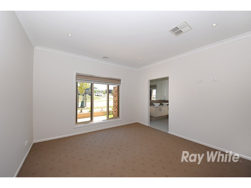 13 Rose Garden, Officer VIC 3809