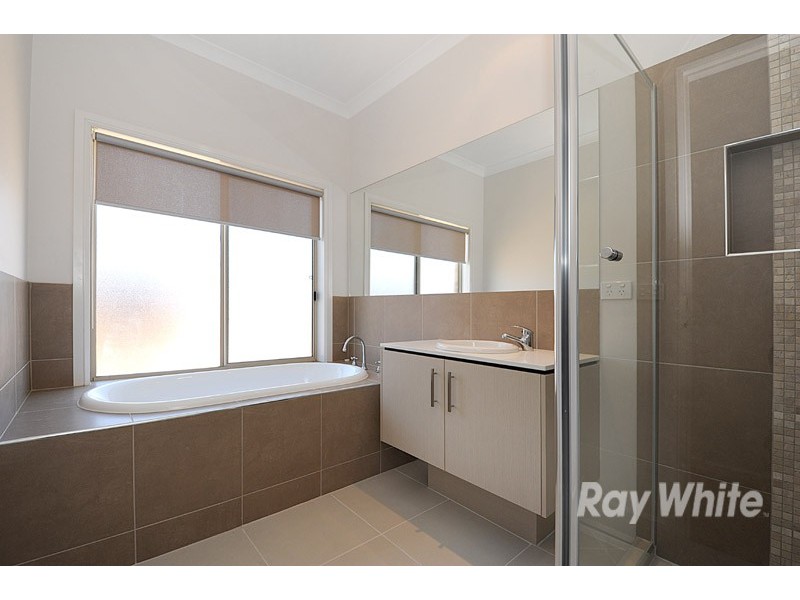 13 Rose Garden, Officer VIC 3809