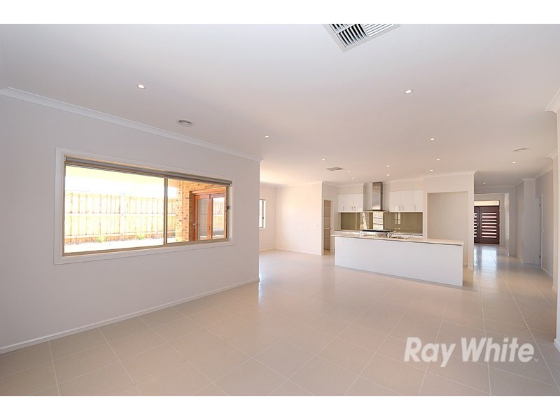 13 Rose Garden, Officer VIC 3809