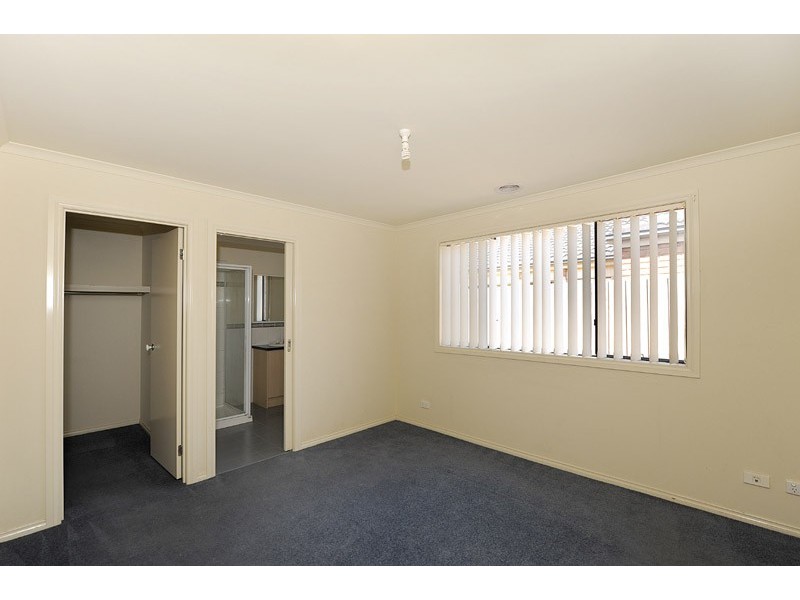 63 Melzak Way, Berwick VIC 3806