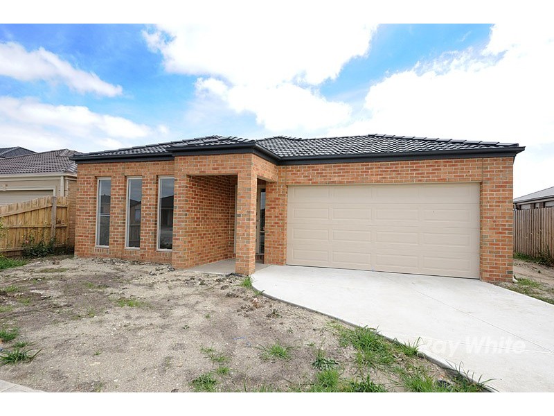 12 Kirwan Drive, Cranbourne VIC 3977