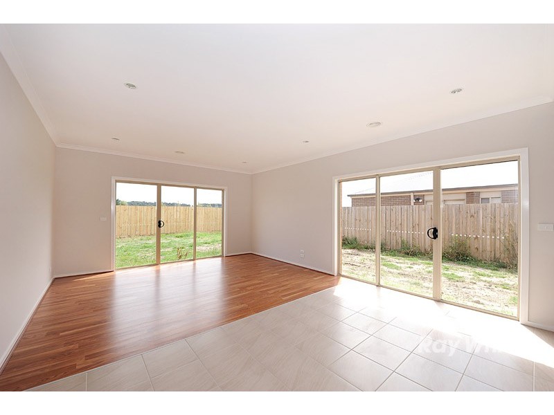 12 Kirwan Drive, Cranbourne VIC 3977