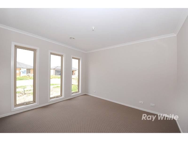 12 Kirwan Drive, Cranbourne VIC 3977