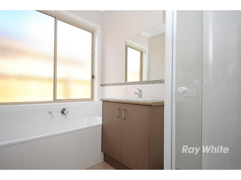 12 Kirwan Drive, Cranbourne VIC 3977