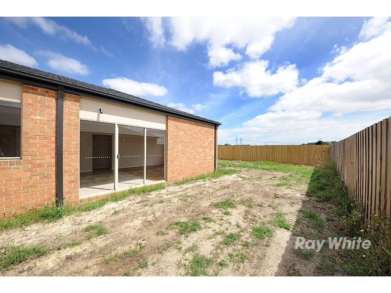 12 Kirwan Drive, Cranbourne VIC 3977