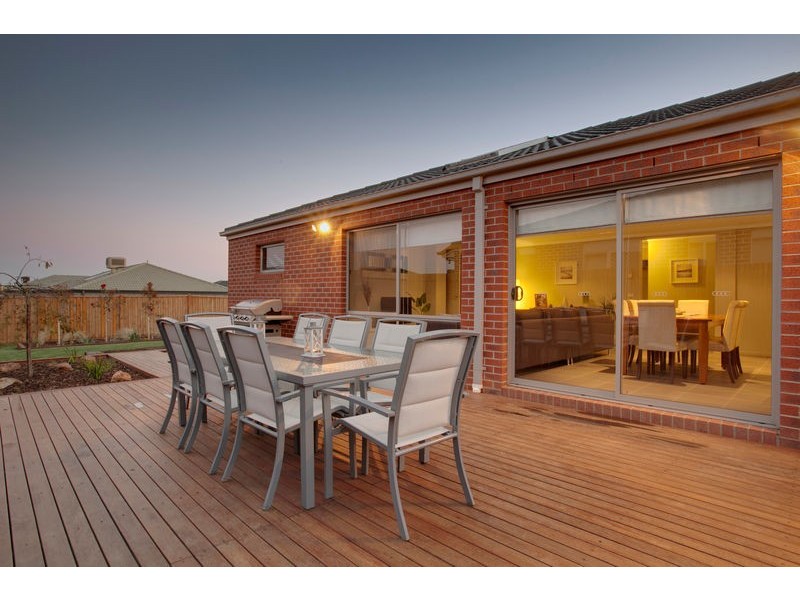4 Rocky Street, Cranbourne East VIC 3977