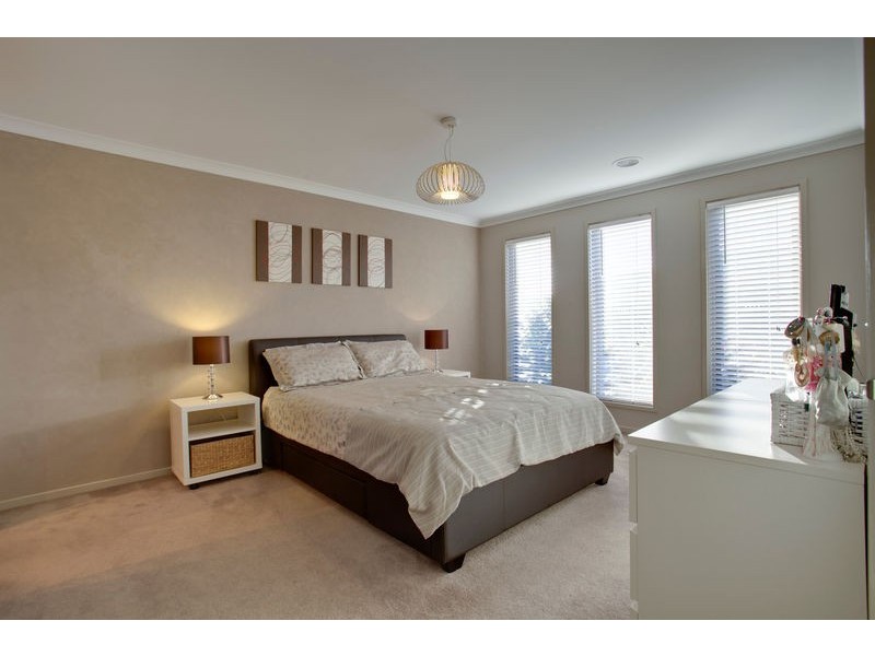 4 Rocky Street, Cranbourne East VIC 3977