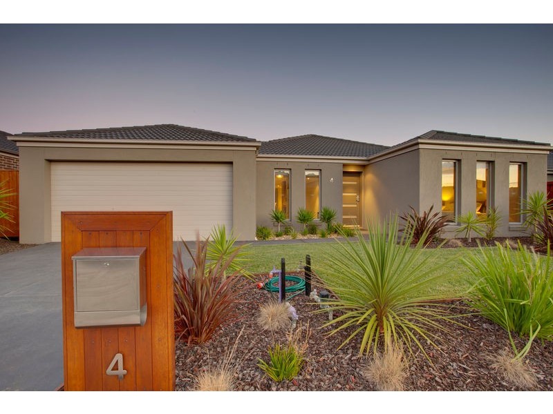 4 Rocky Street, Cranbourne East VIC 3977