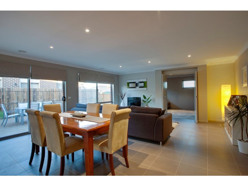 4 Rocky Street, Cranbourne East VIC 3977