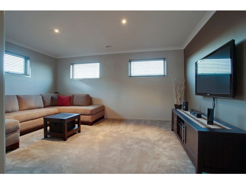 4 Rocky Street, Cranbourne East VIC 3977
