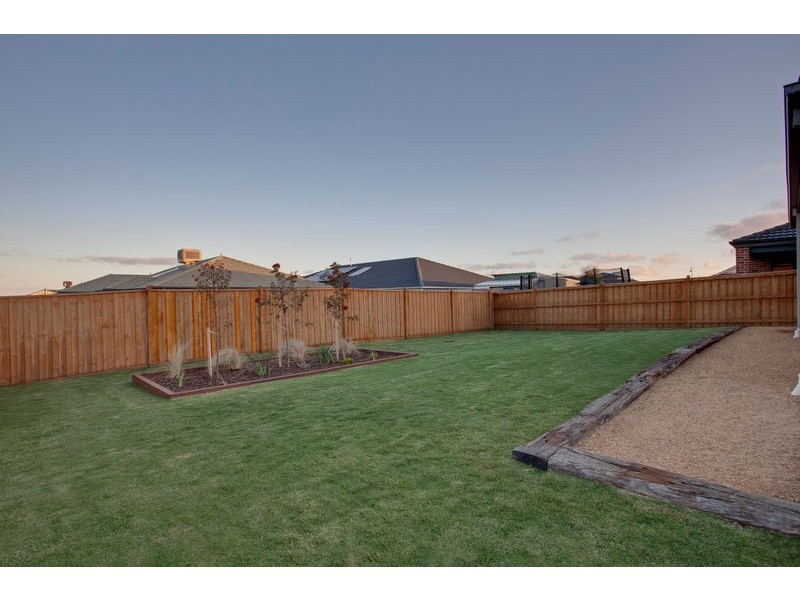4 Rocky Street, Cranbourne East VIC 3977