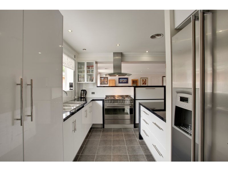 2/12 Fieldhouse Lane, Berwick VIC 3806