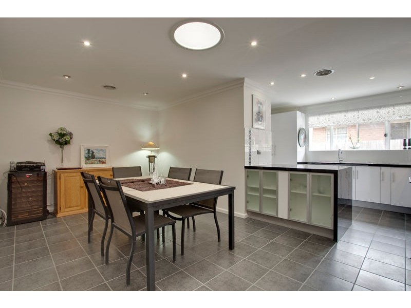 2/12 Fieldhouse Lane, Berwick VIC 3806