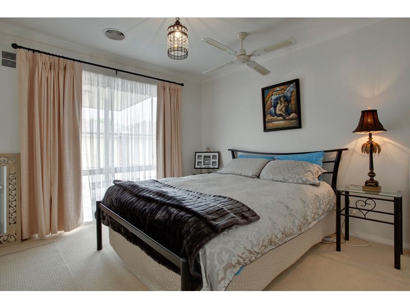 2/12 Fieldhouse Lane, Berwick VIC 3806