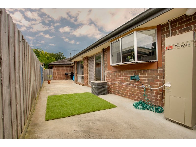 2/12 Fieldhouse Lane, Berwick VIC 3806
