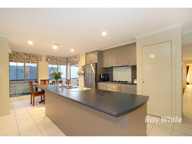 97  Montbrae Circuit, Narre Warren VIC 3805
