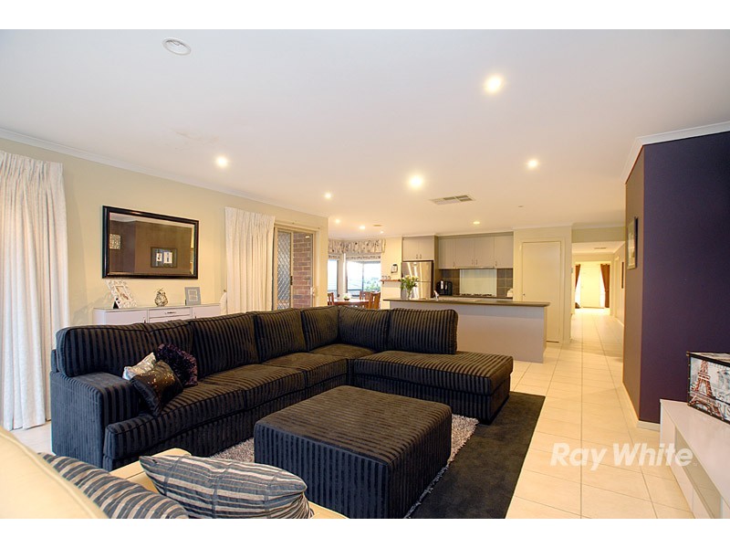 97  Montbrae Circuit, Narre Warren VIC 3805