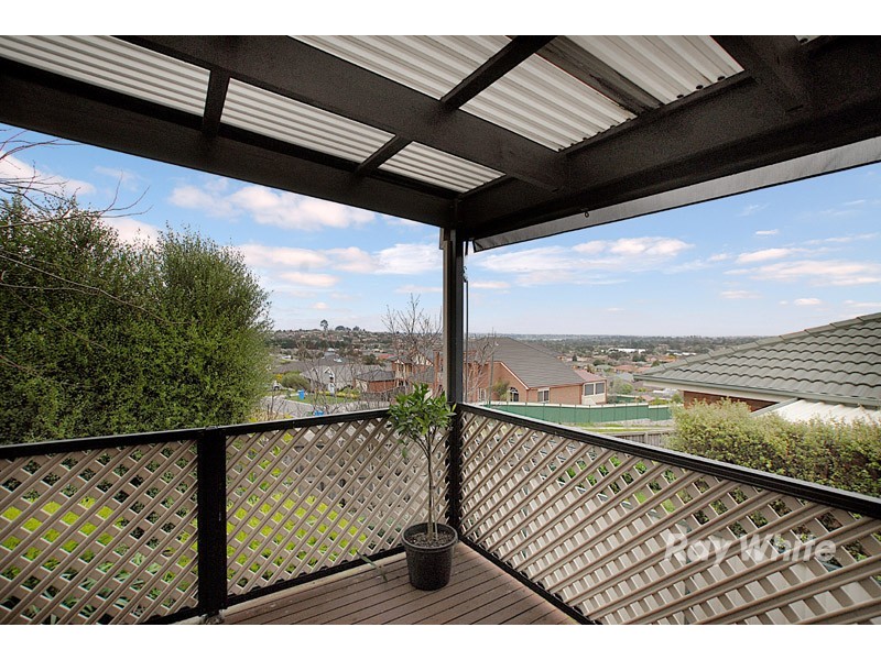97  Montbrae Circuit, Narre Warren VIC 3805