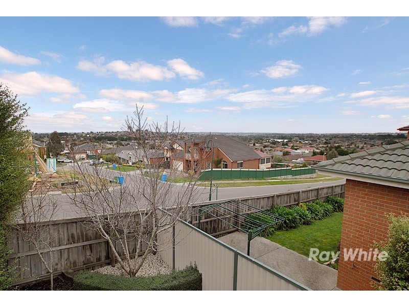 97  Montbrae Circuit, Narre Warren VIC 3805