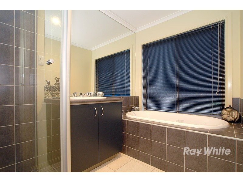 97  Montbrae Circuit, Narre Warren VIC 3805