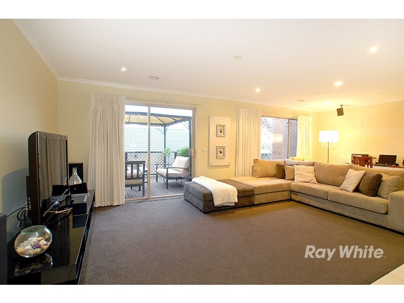 97  Montbrae Circuit, Narre Warren VIC 3805