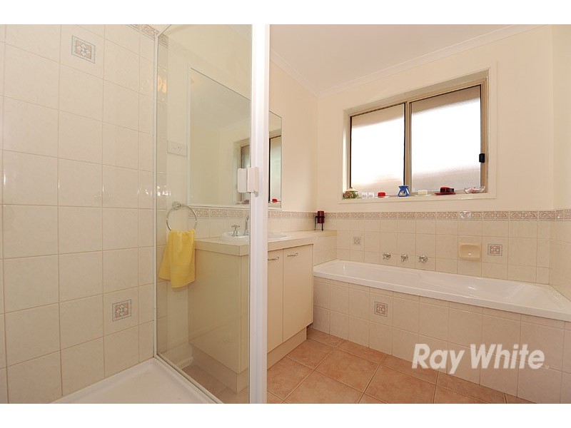 1 Cooma Court, Berwick VIC 3806