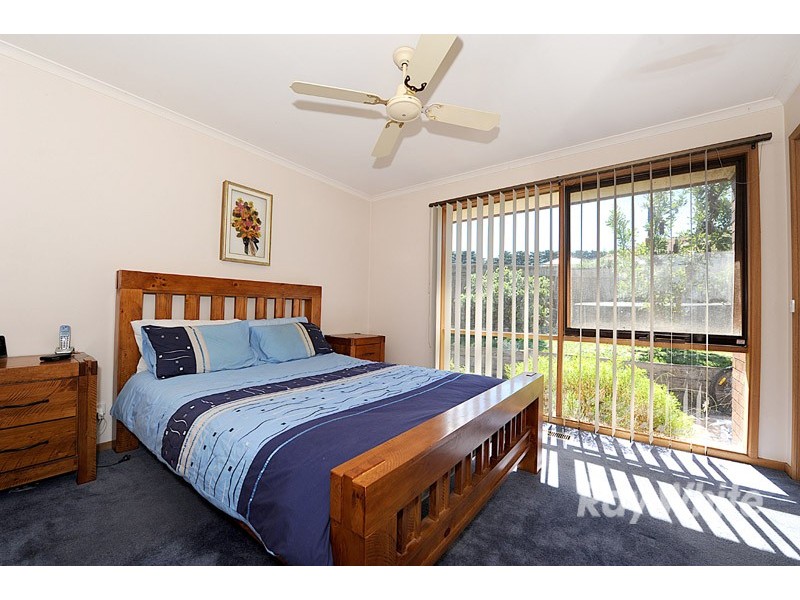 16 Hedgley Drive, Berwick VIC 3806