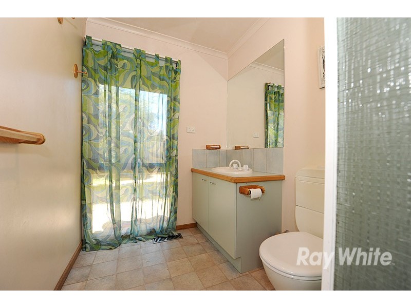 16 Hedgley Drive, Berwick VIC 3806