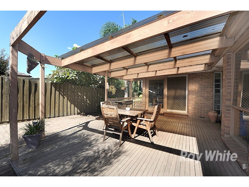 16 Hedgley Drive, Berwick VIC 3806