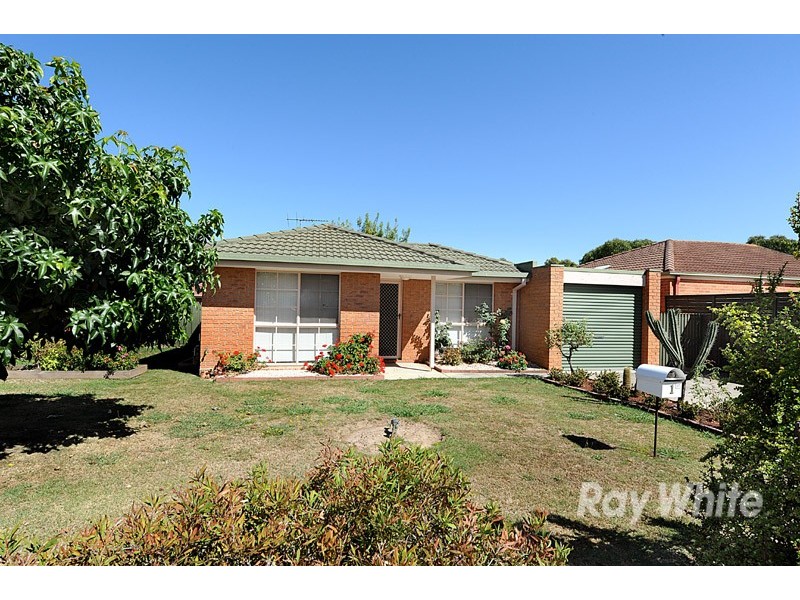 1 Wirrabarra Place, Berwick VIC 3806